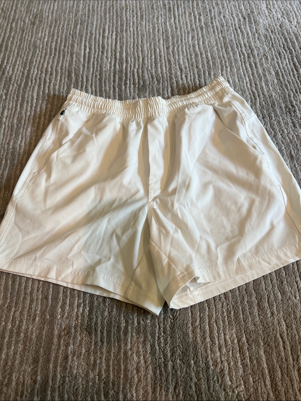 White VRST Men’s Elastic Waistband Athletic Shorts with Zip Pocket